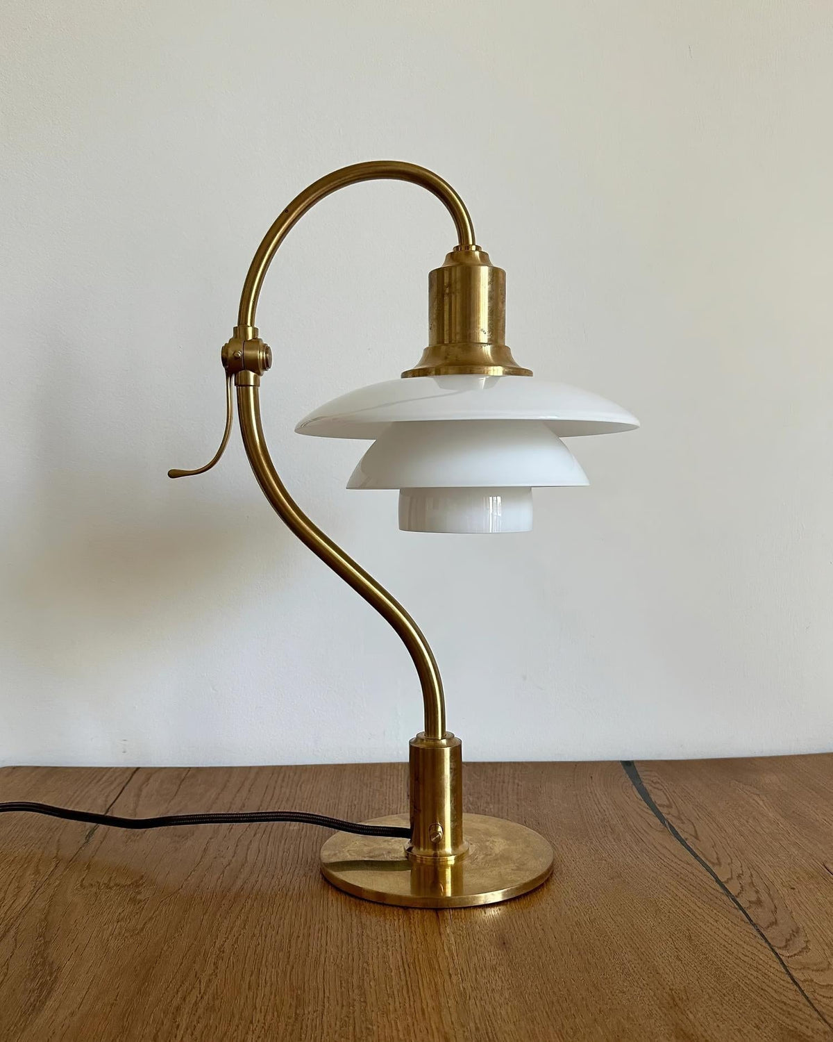 Viraanelia Table Lamp