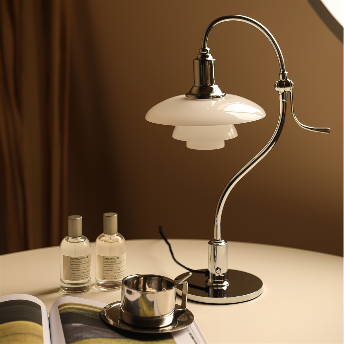 Viraanelia Table Lamp