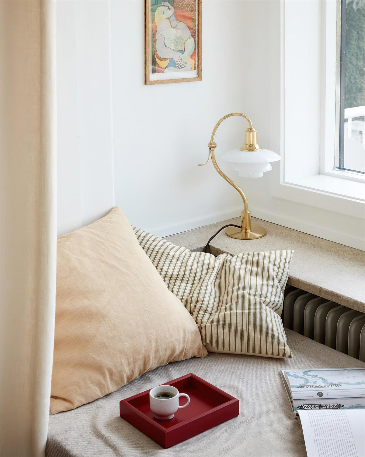 Viraanelia Table Lamp