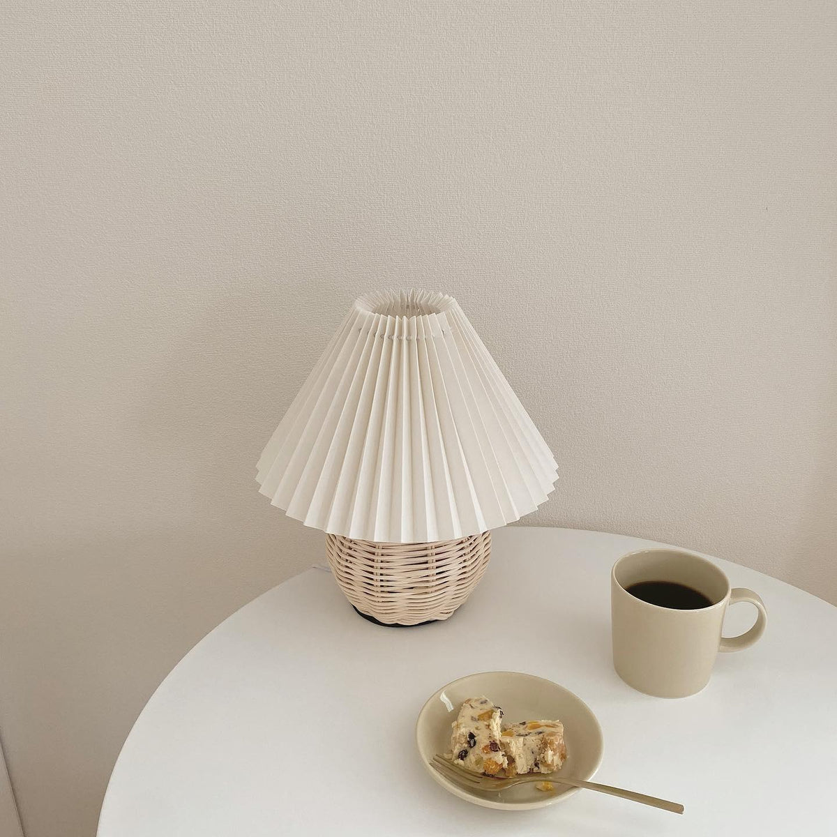 Ravuena Rattan Pleated Table lamp