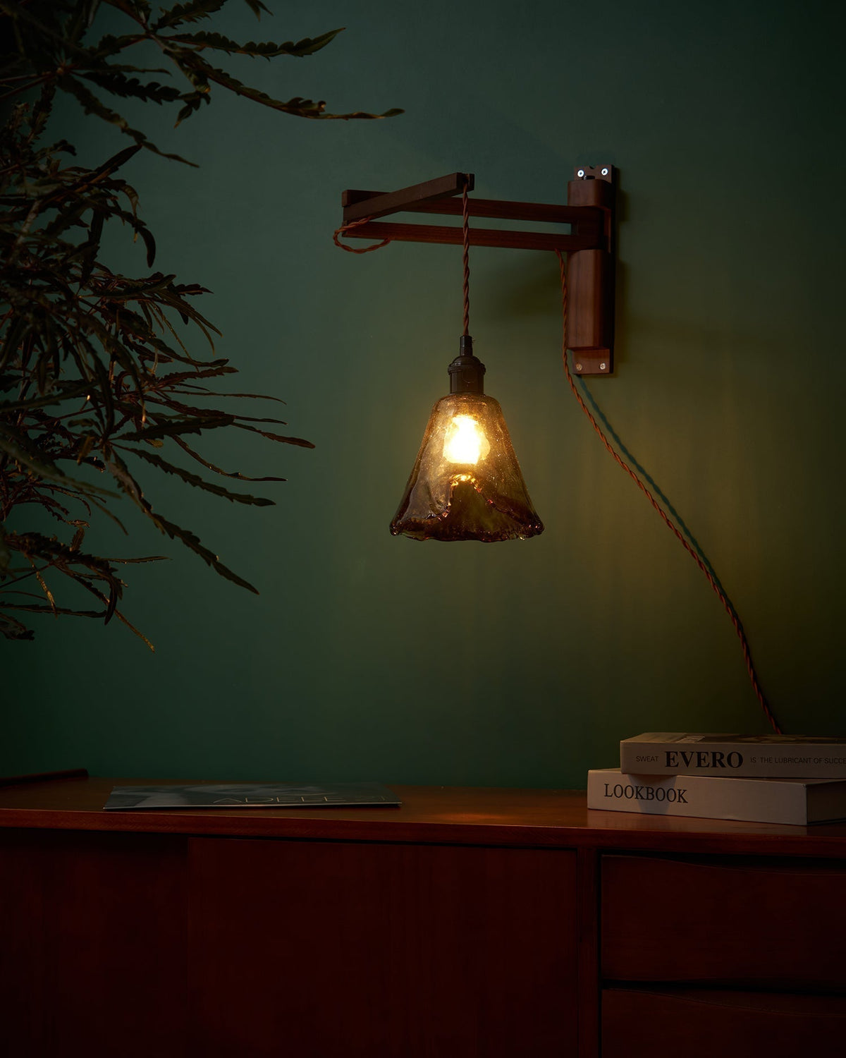 Mirisaria Wall Lamp