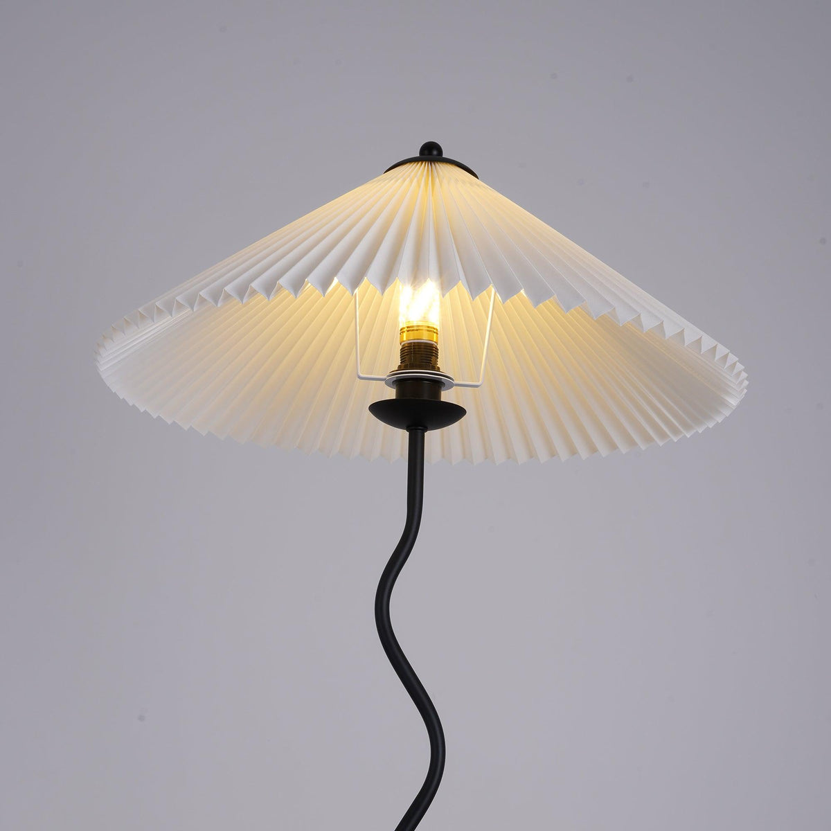 Avenaelia Floor Lamp