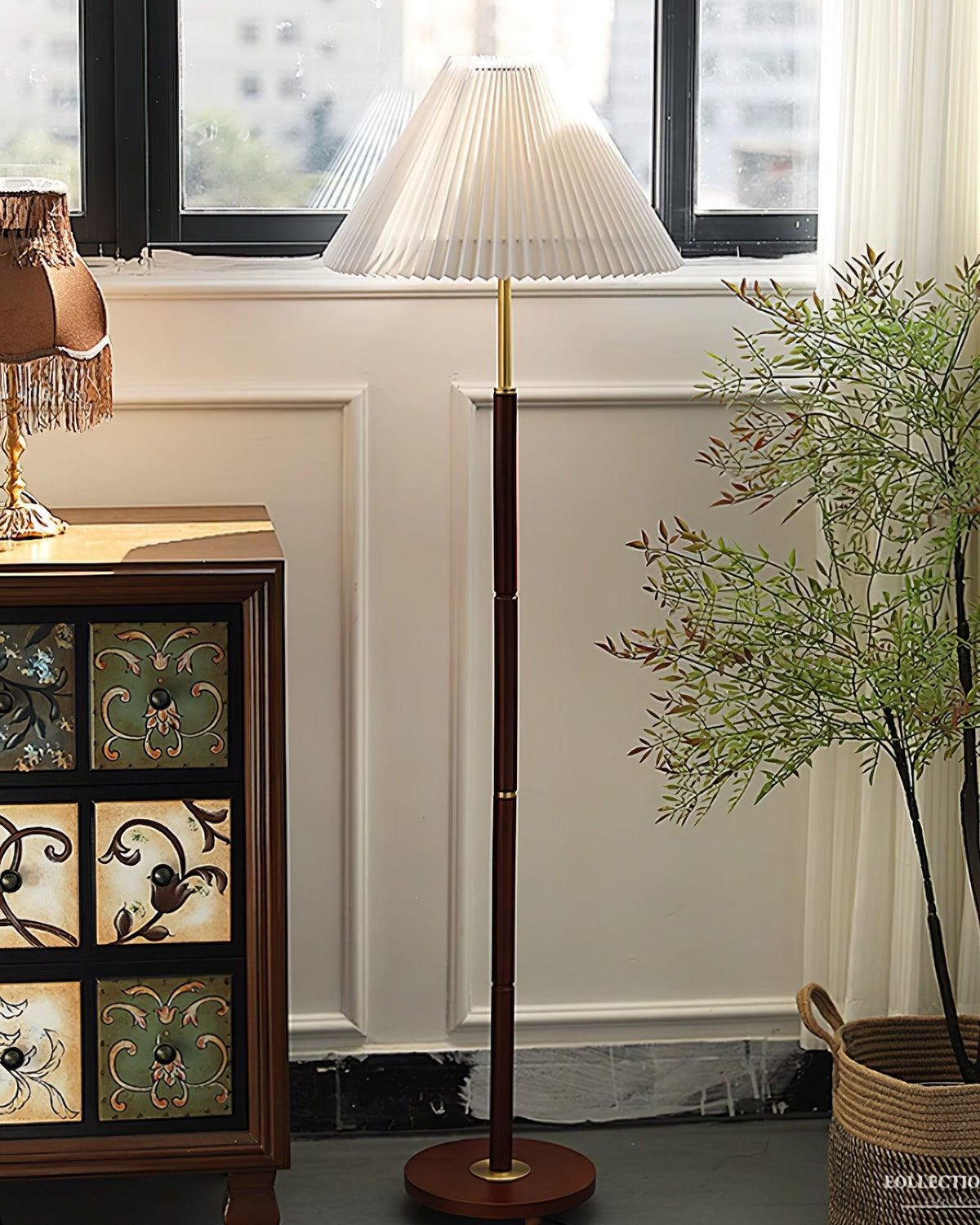 Virairine Floor Lamp