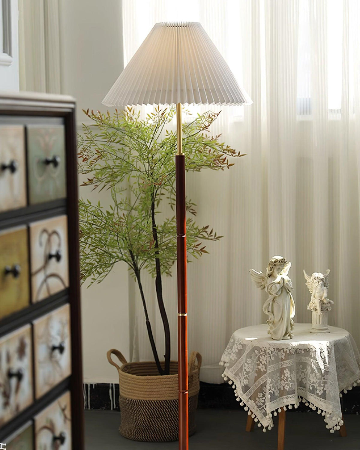 Virairine Floor Lamp