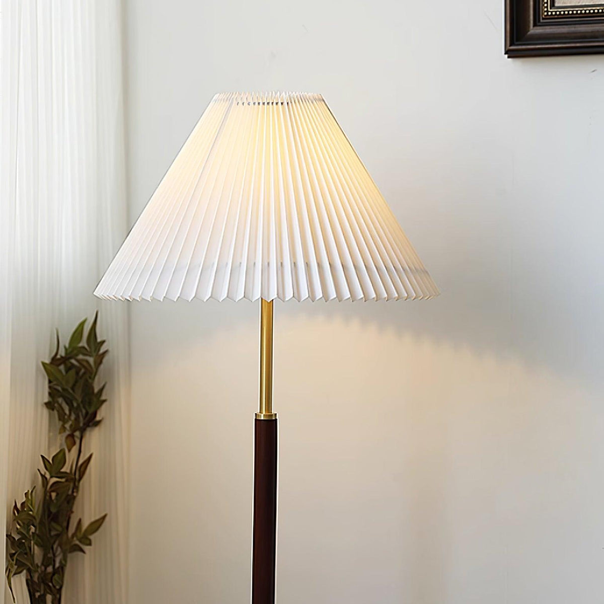 Virairine Floor Lamp