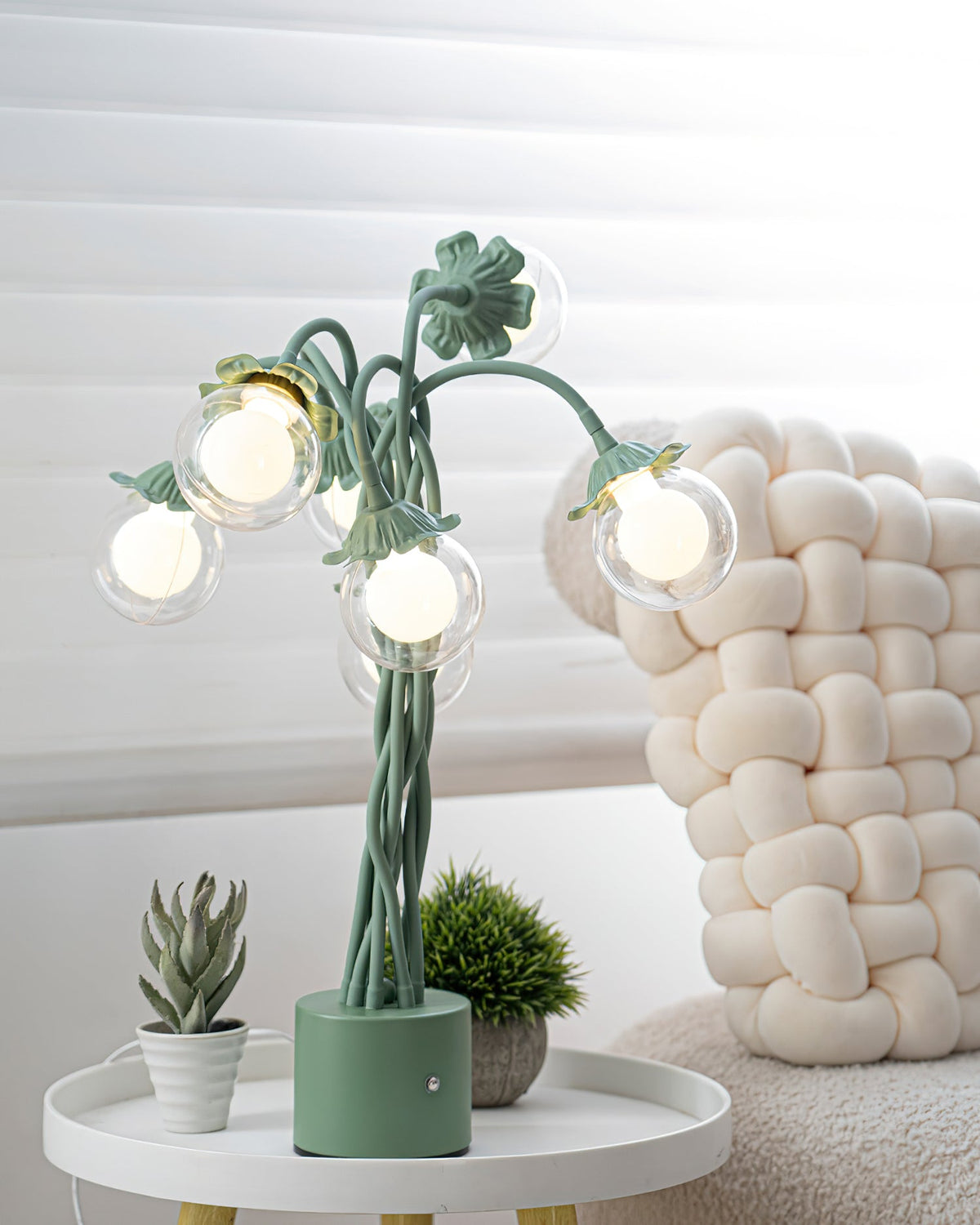 Viraoora Table Lamp