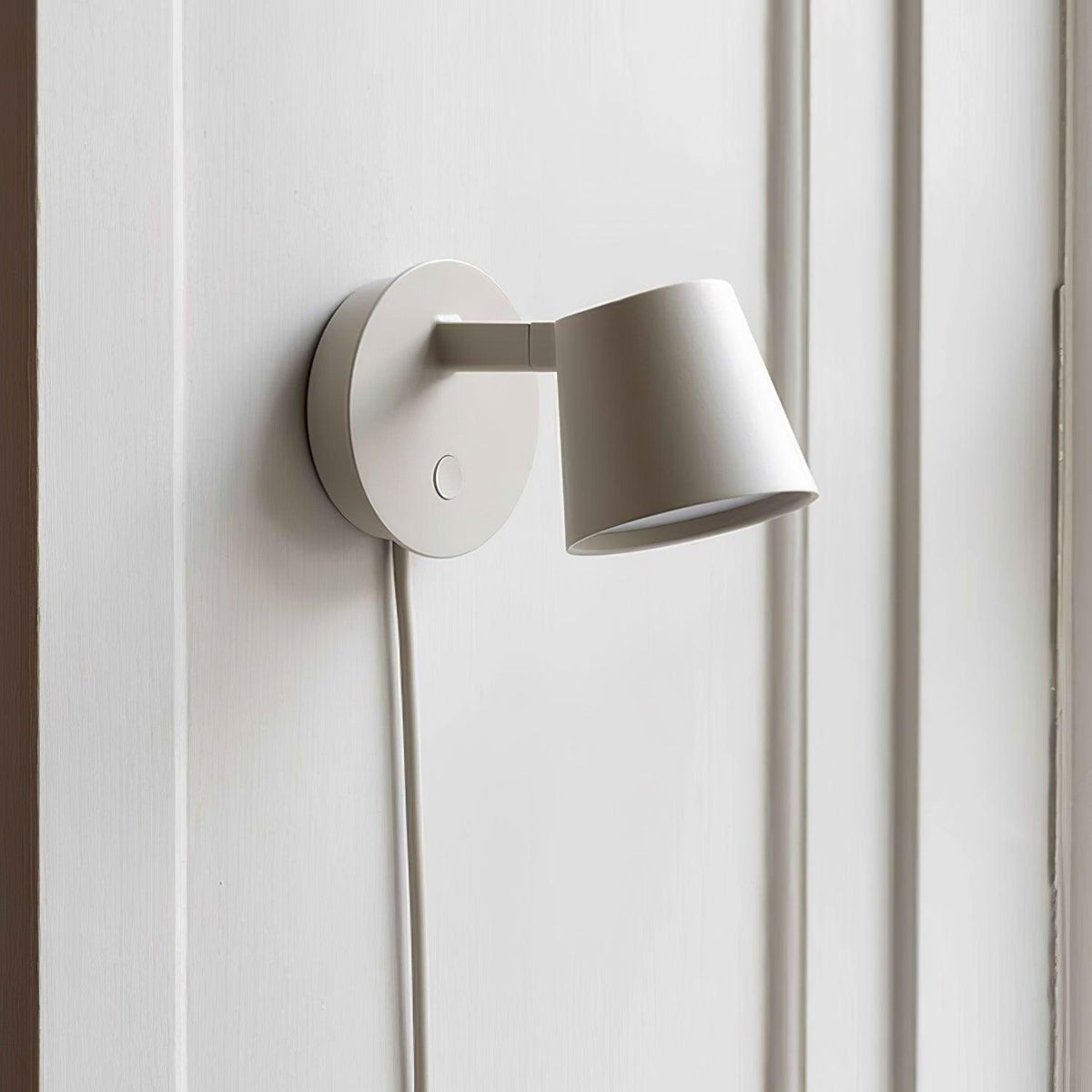 Caelwyn Core Wall Lamp