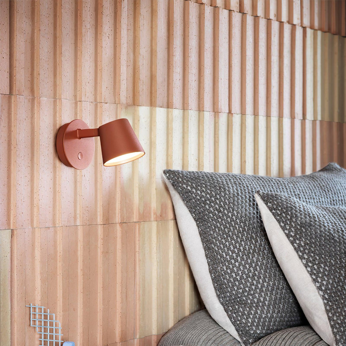 Caelwyn Core Wall Lamp