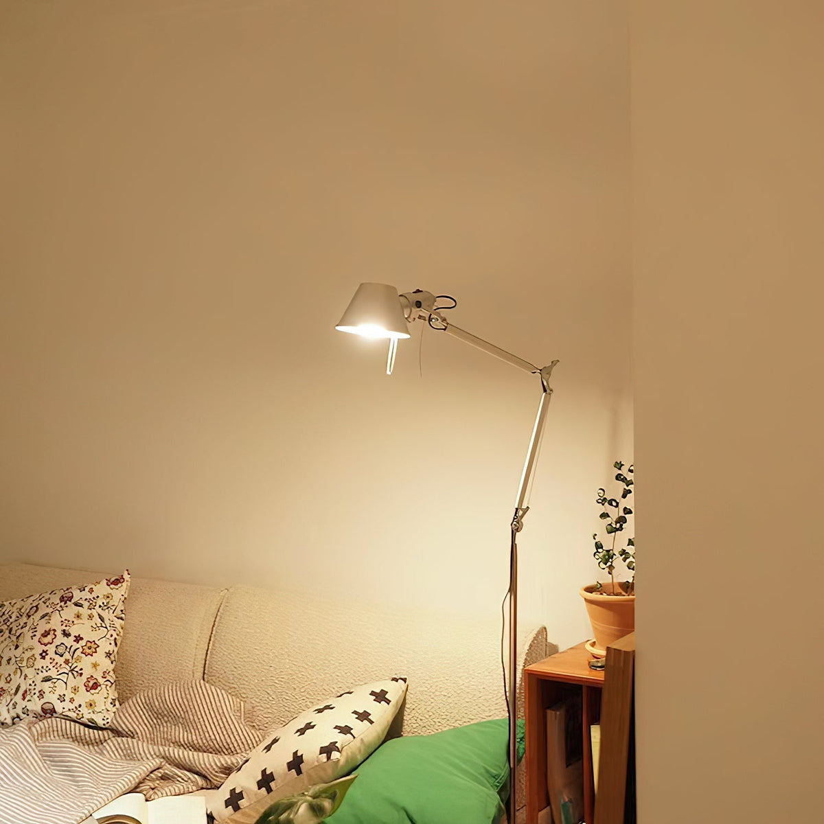 Valinielle Minimalist Aluminum Floor Lamp