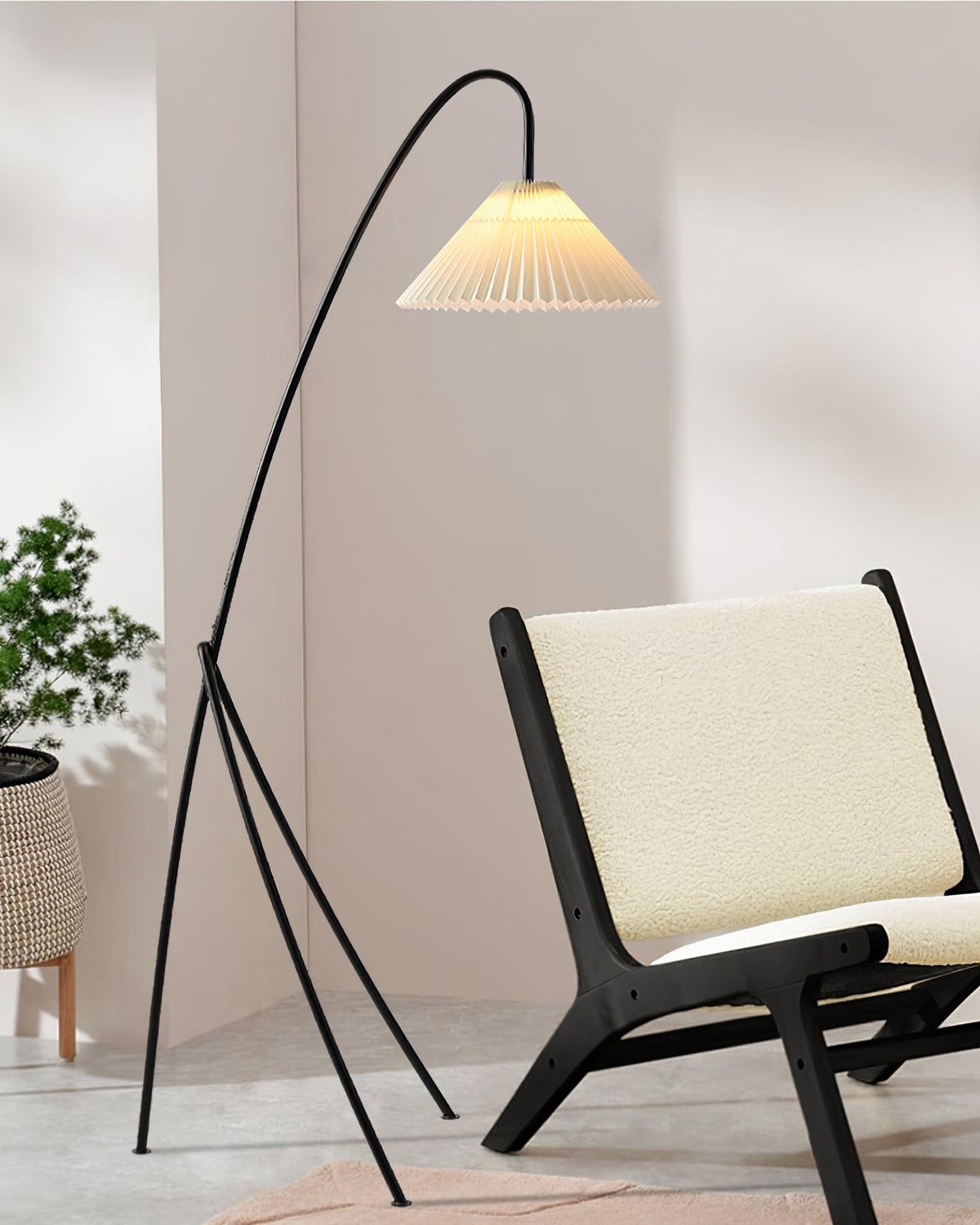 Norarette Floor Lamp