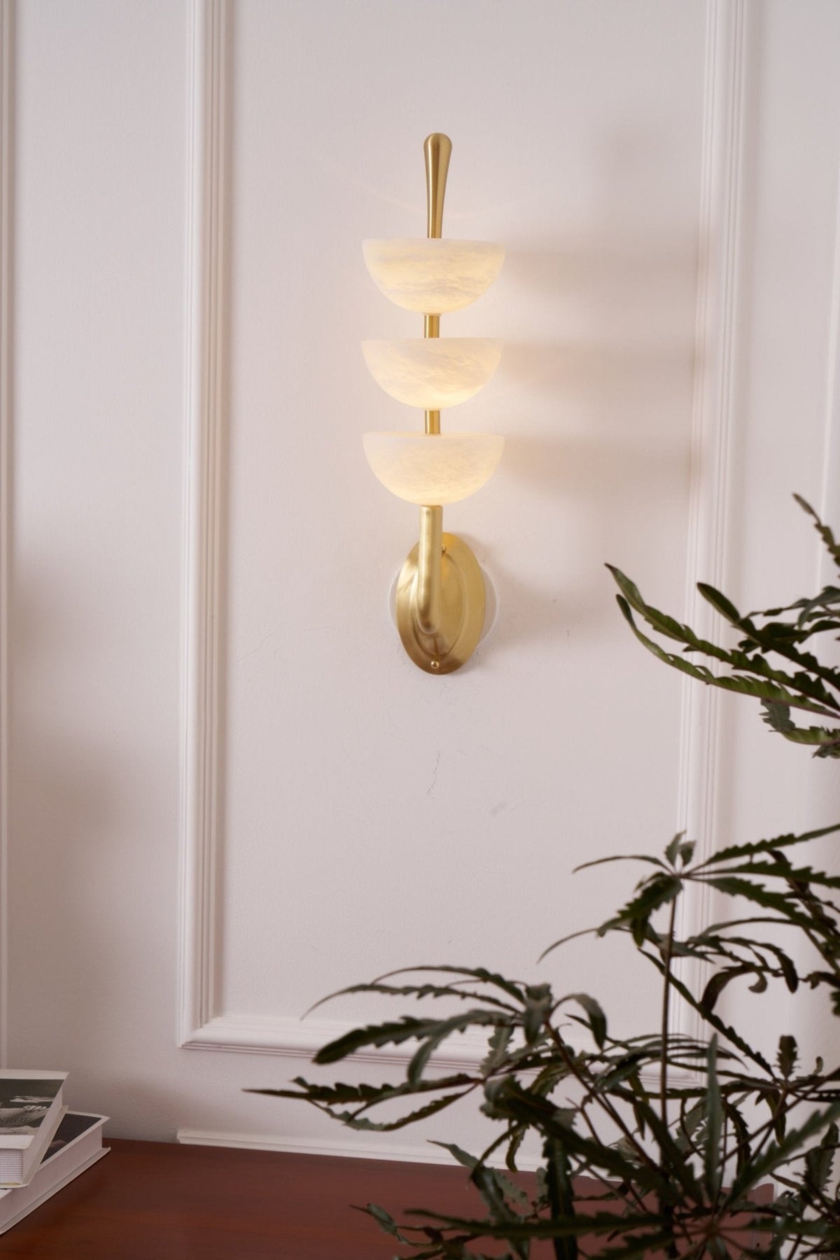 Ulmiraris Alabaster Wall Light
