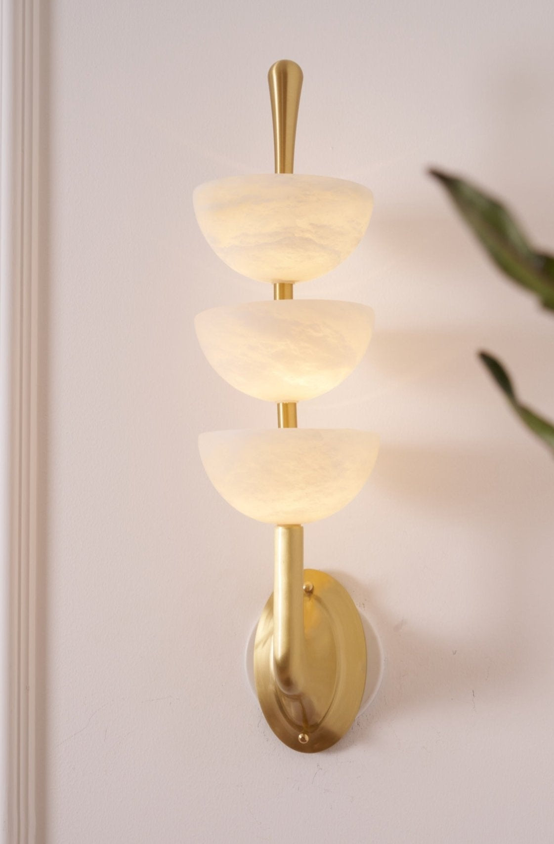 Ulmiraris Alabaster Wall Light