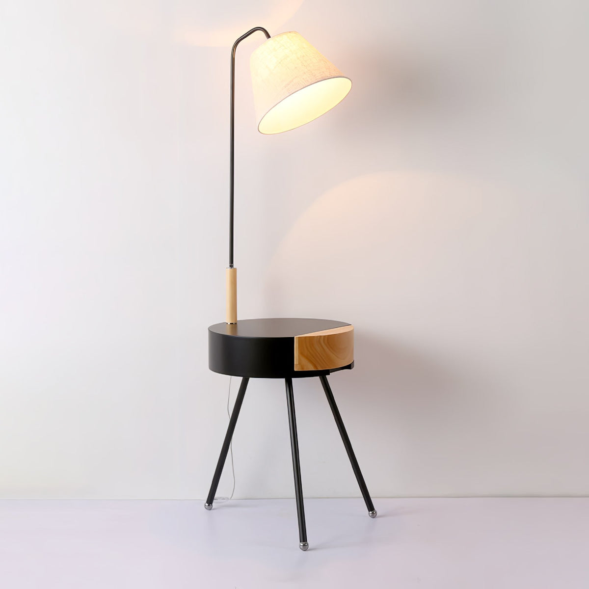 Fioeria Alder Tripod Fabric Floor Lamp