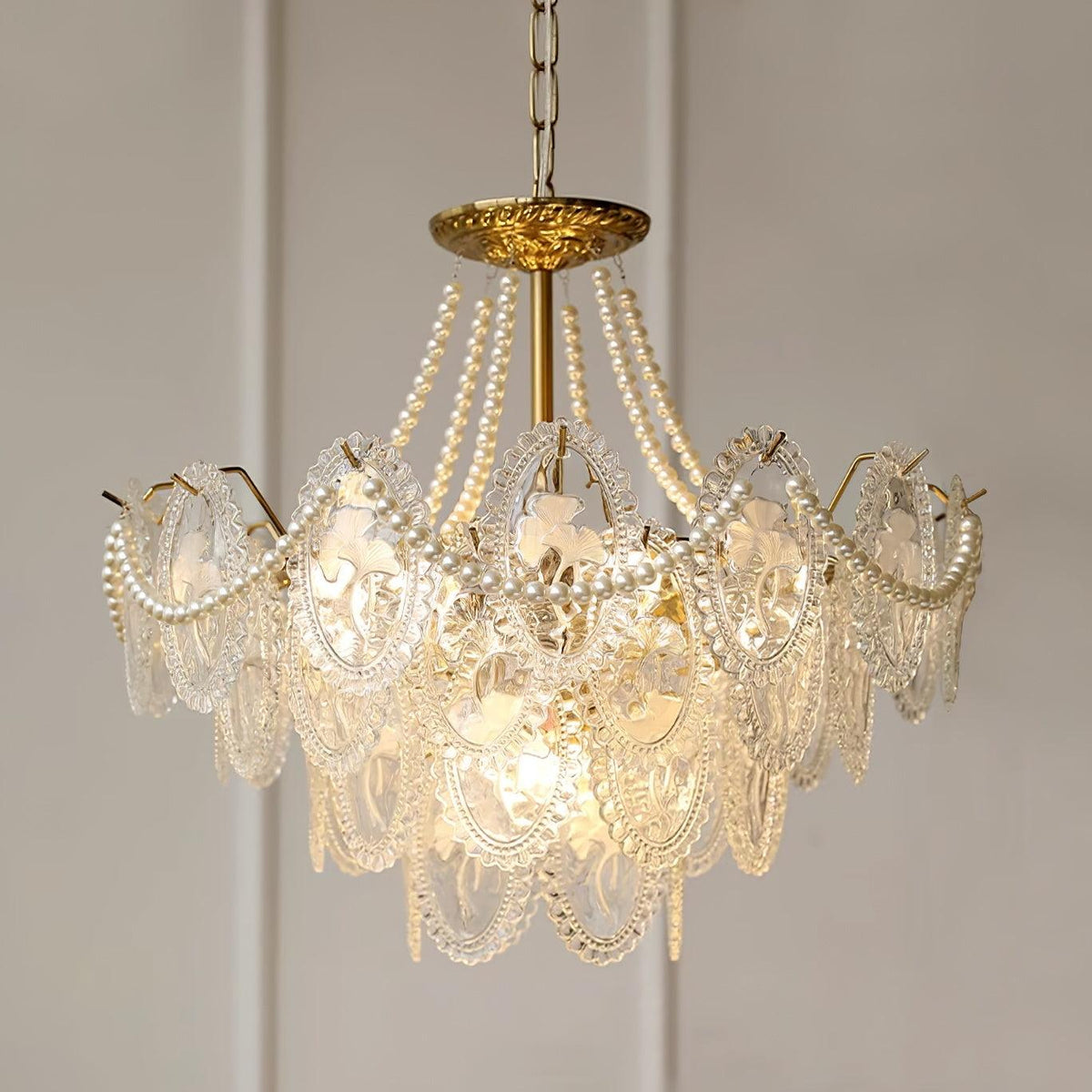 Vamader Chandelier Lustrous pearls