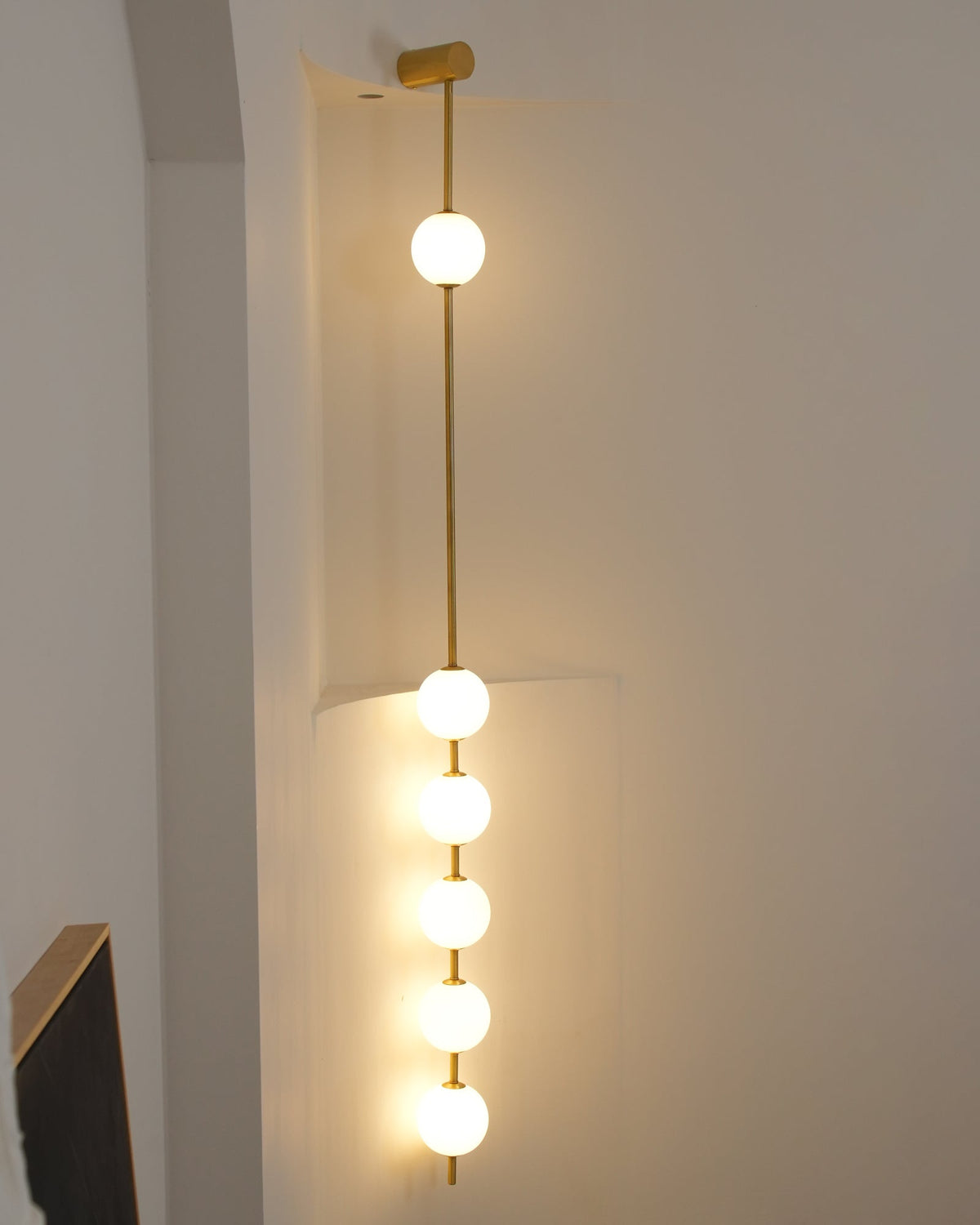 Bugogek Vertical Balls Wall Lamp