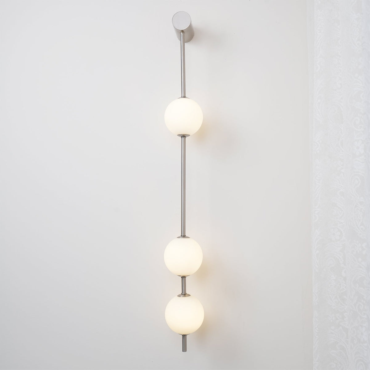 Bugogek Vertical Balls Wall Lamp