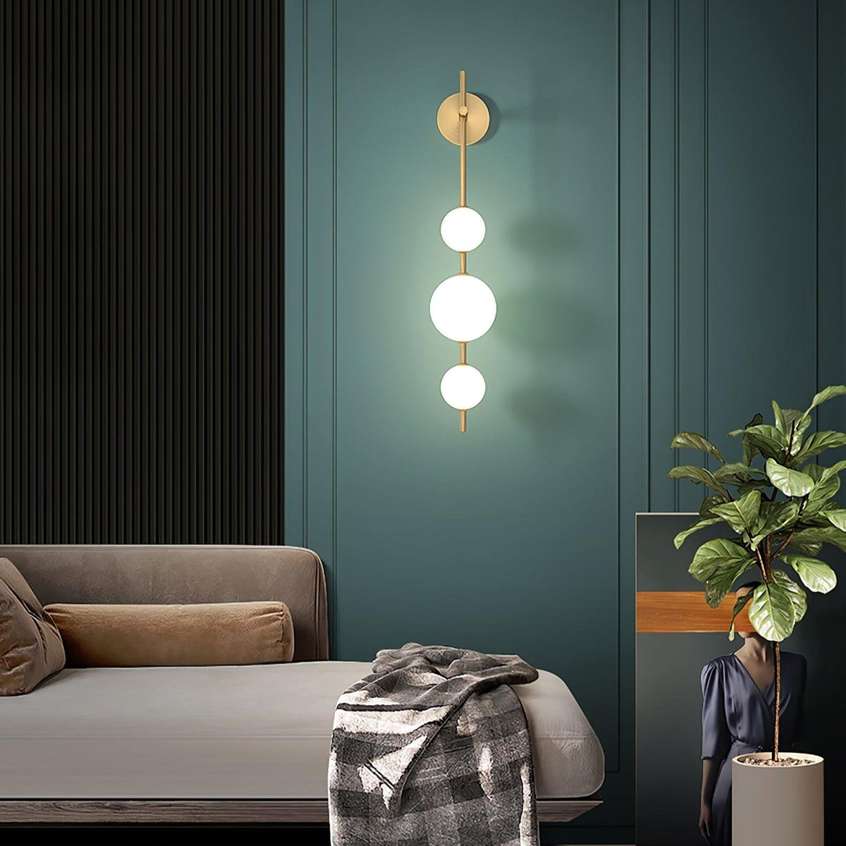 Renidol Vertical Globe Wall Lamp