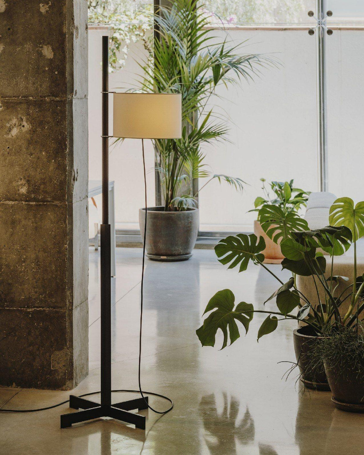 Selinira Floor Lamp
