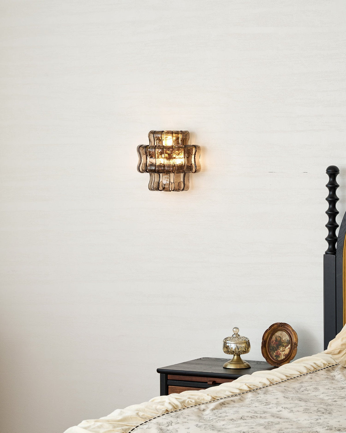 Aveniira Wall Lamp