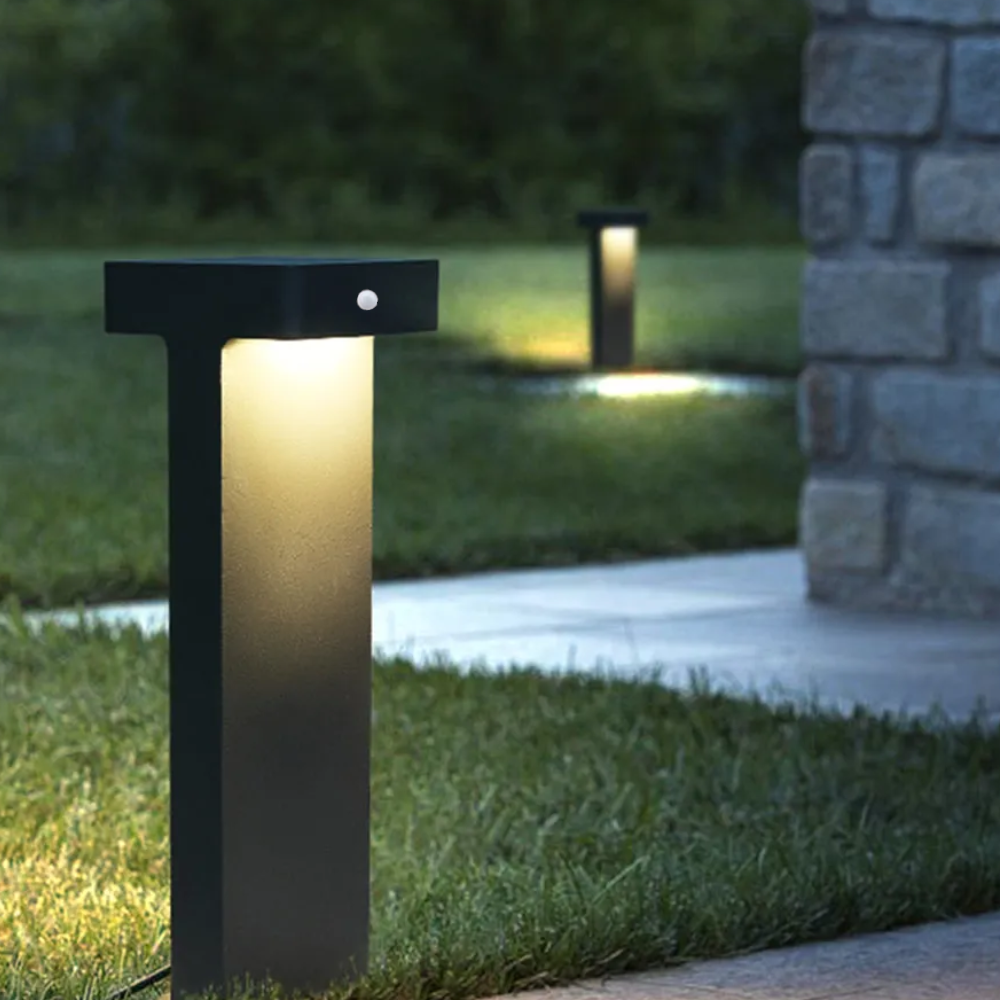 Givupod Modern Metal T-Shaped Solar Outdoor Path Light, Black
