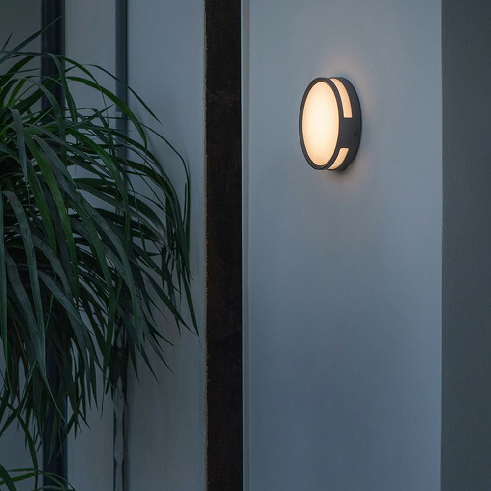 Verupes Modern Round Metal/ Outdoor Waterproof Wall Lamp, Black