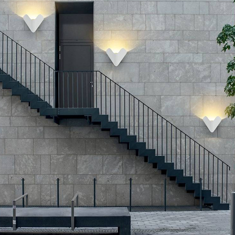 Lobenin Minimalist Triangle Metal Outdoor Wall Lamp, Balck/White