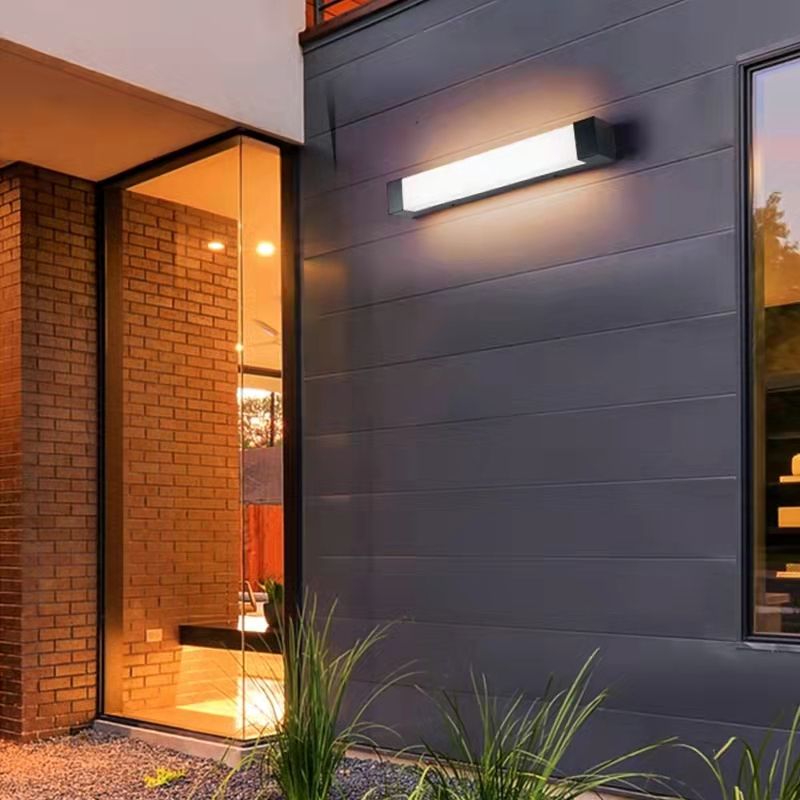 Vutilak Minimalist Linear Metal Outdoor Wall Lamp, Black
