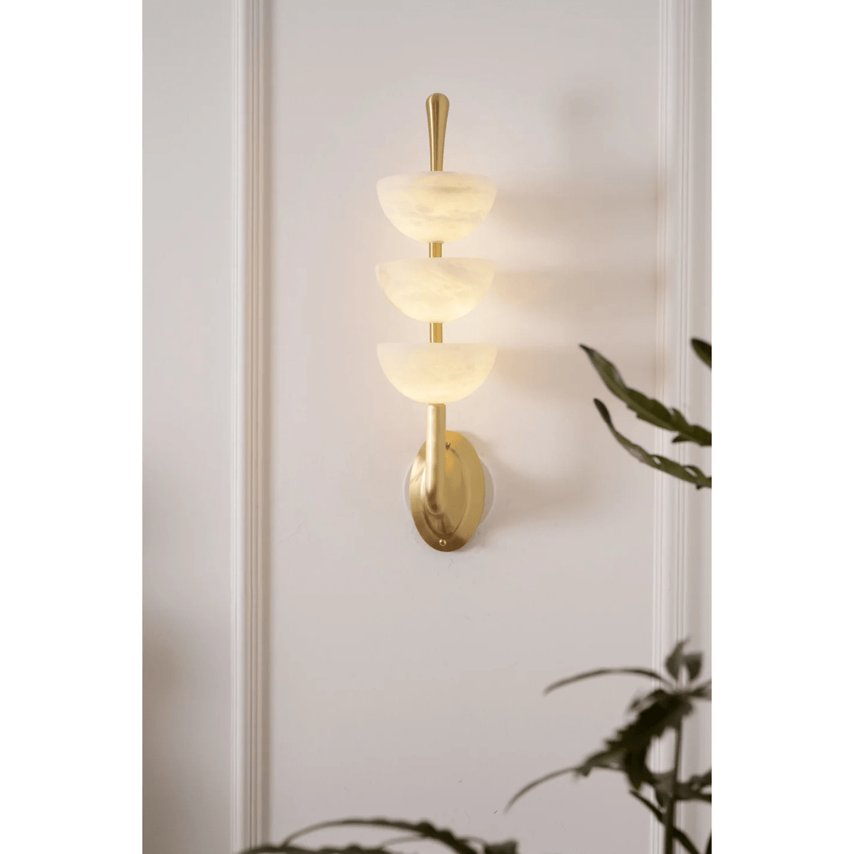 Ulmiraris Alabaster Wall Light