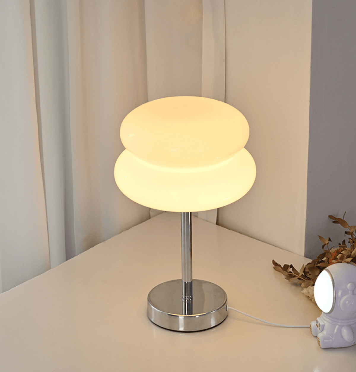 Celieria Orbit Glass Table Lamp