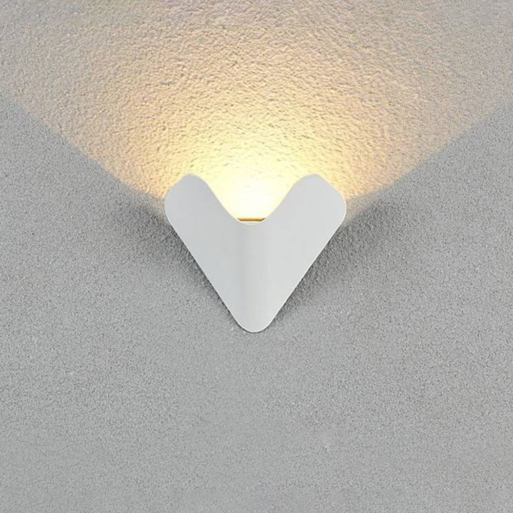 Lobenin Minimalist Triangle Metal Outdoor Wall Lamp, Balck/White