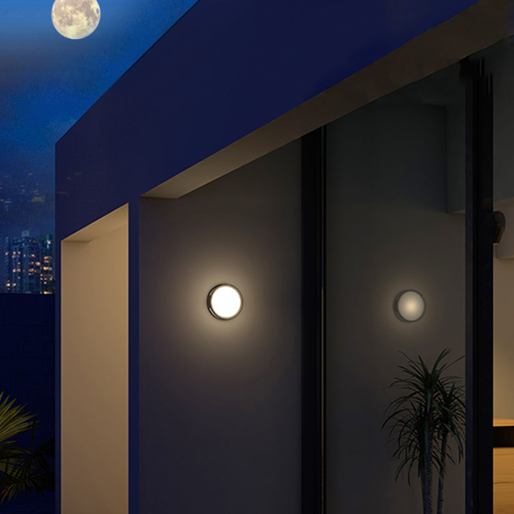 Verupes Modern Round Metal/ Outdoor Waterproof Wall Lamp, Black
