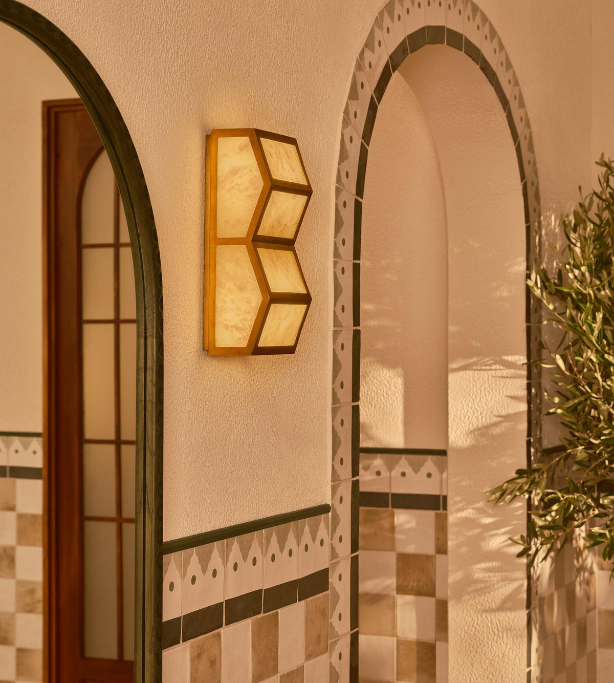 Eiruette Alabaster Cascade Alabaster Wall Light