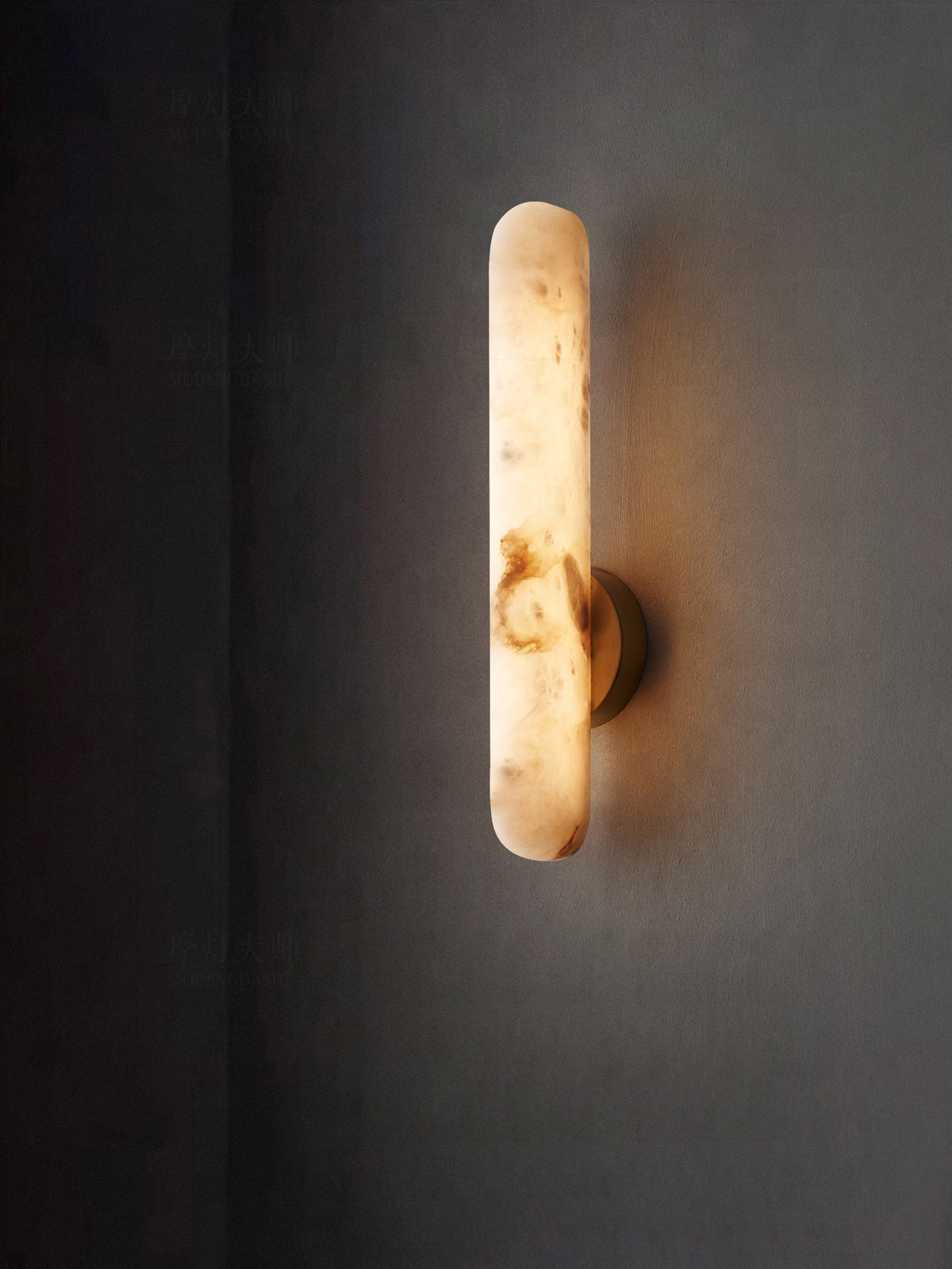 Nivoina Amber Alabaster Rod Sconce