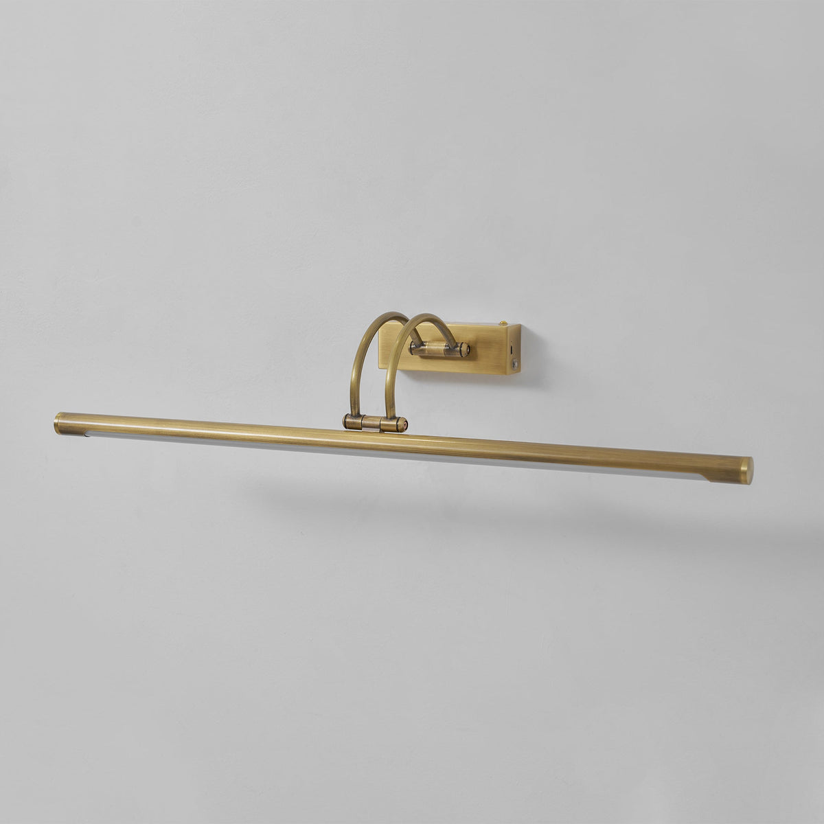 Rovienne Wall Lamp