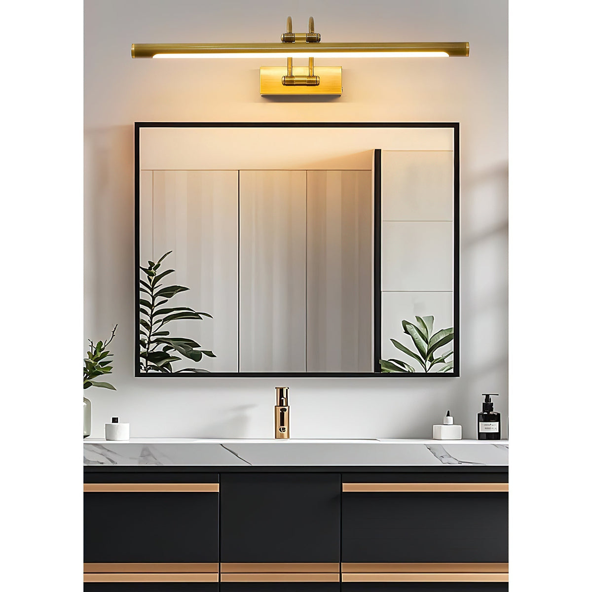 Rovienne Wall Lamp
