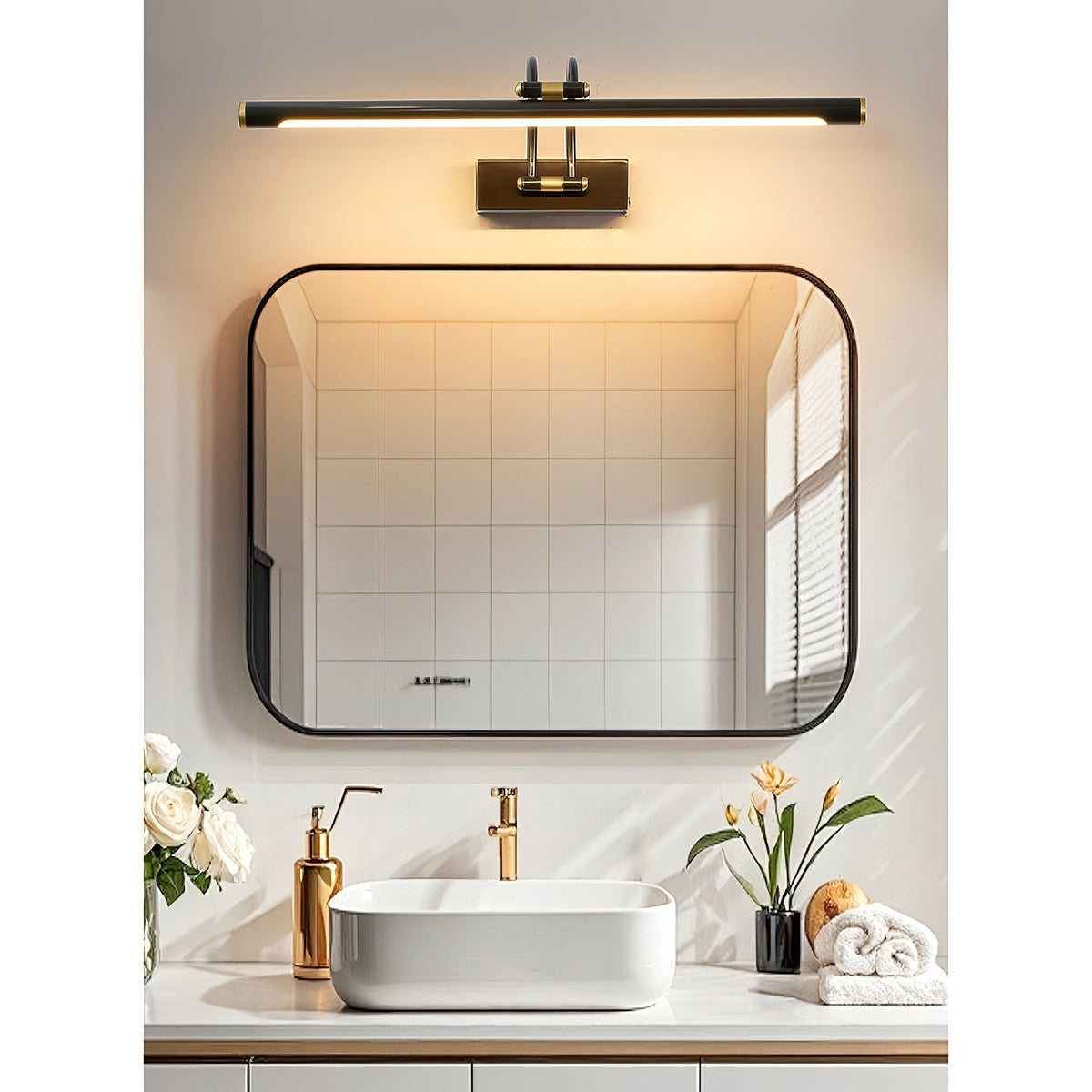 Rovienne Wall Lamp