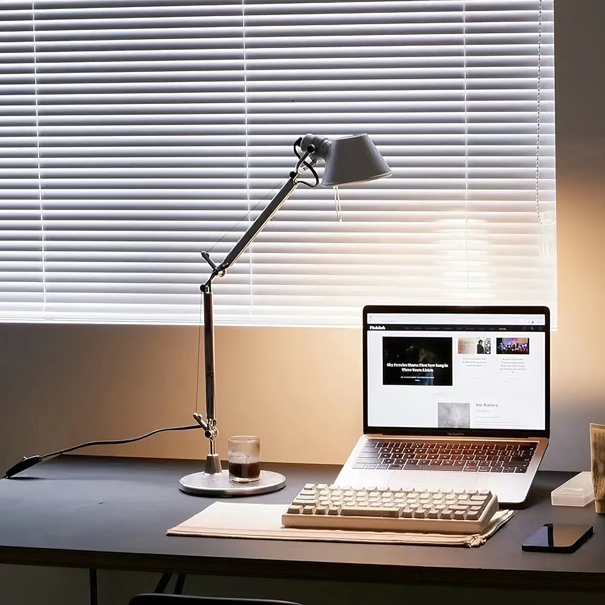 Vaskyl Table Lamp