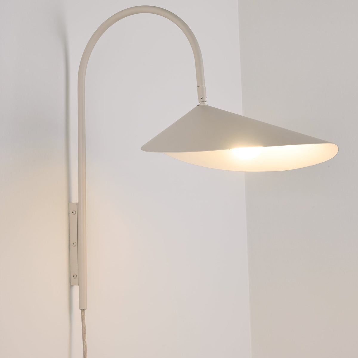Alocasia Arc Plug-in Wall Lamp