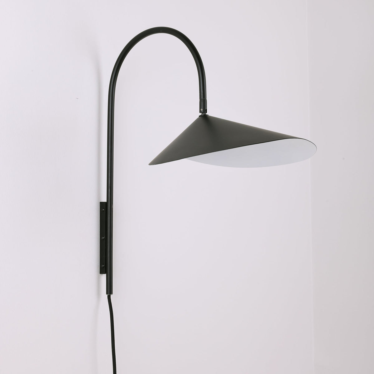 Alocasia Arc Plug-in Wall Lamp