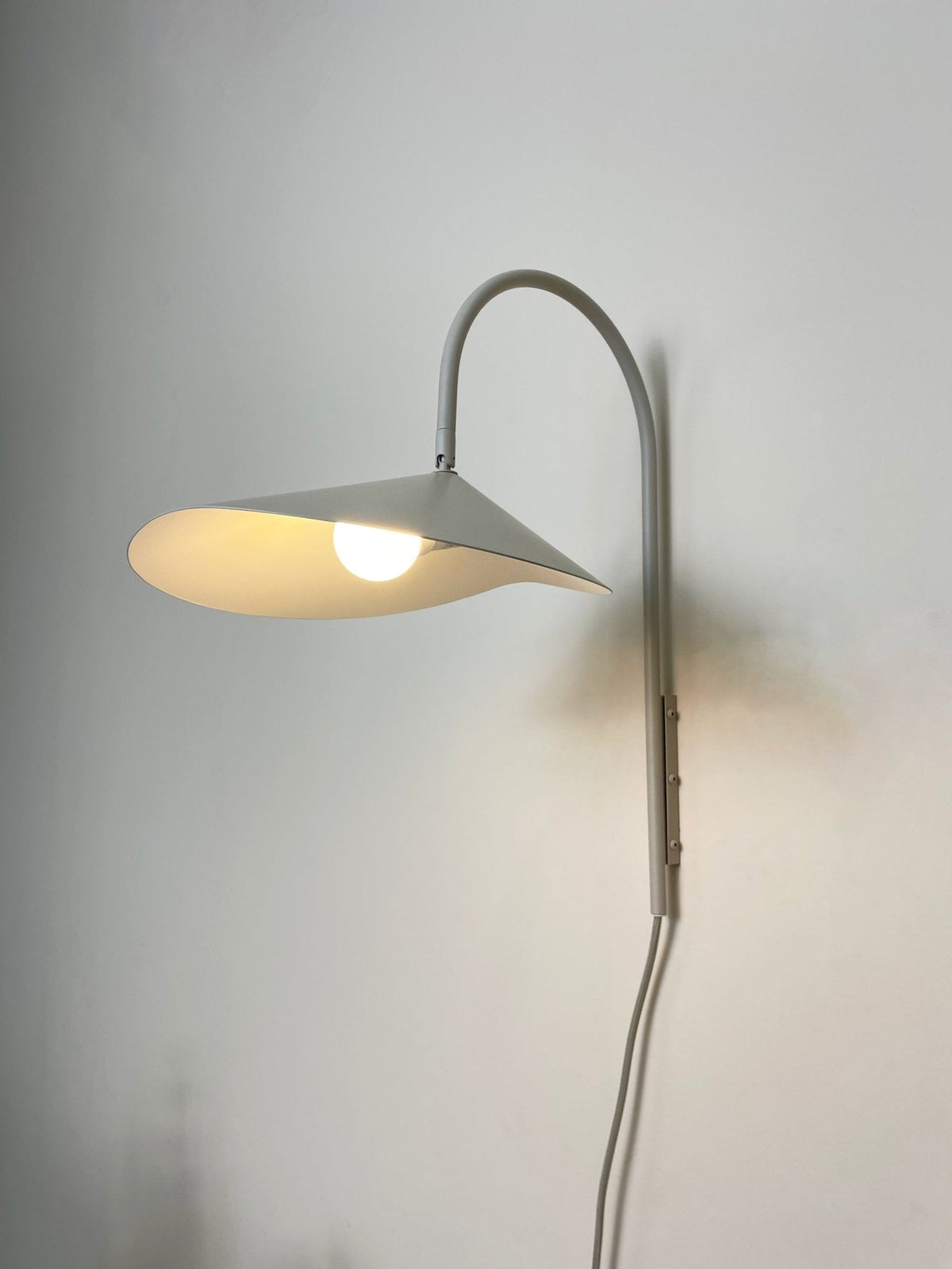 Alocasia Arc Plug-in Wall Lamp