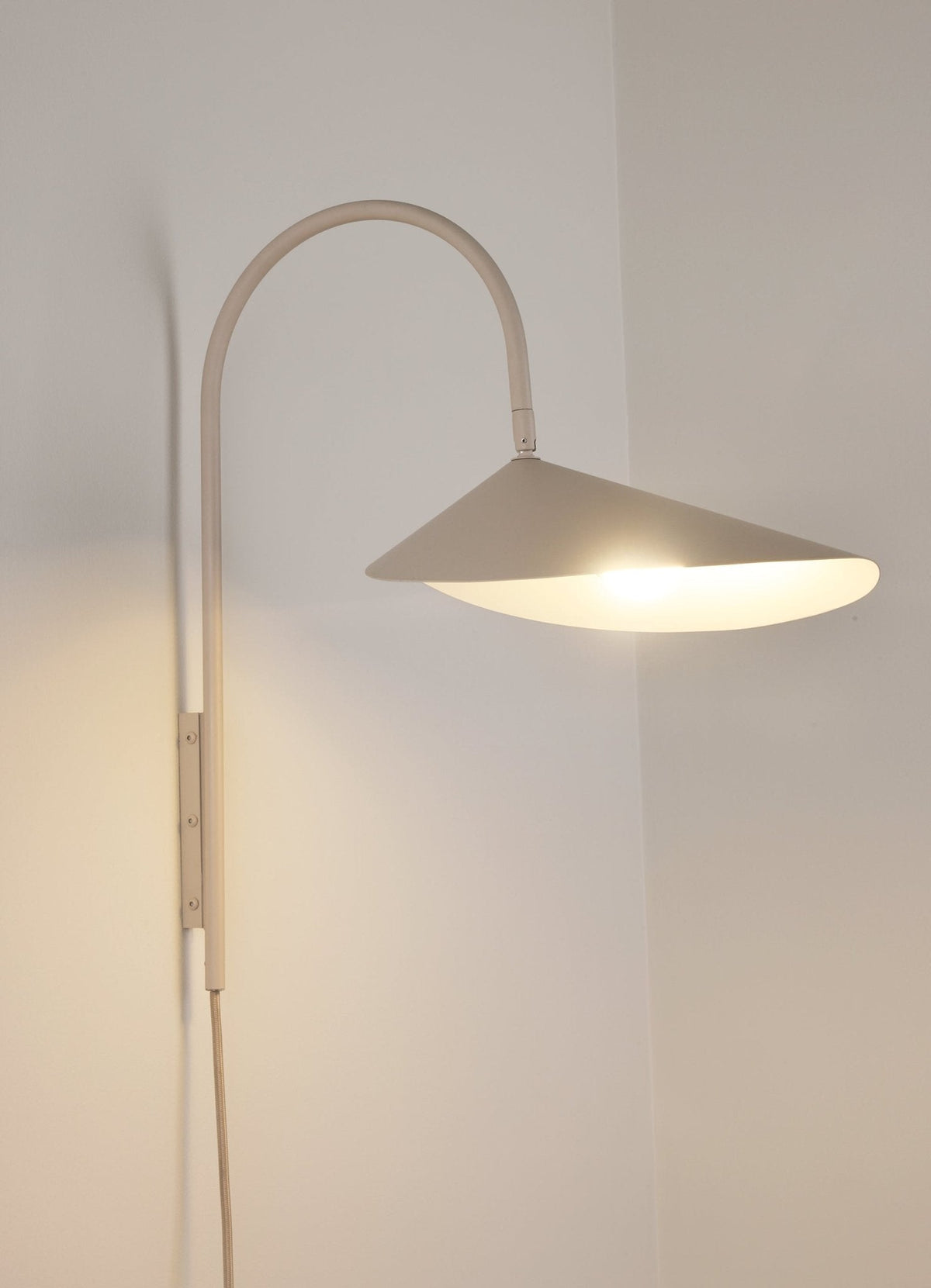Alocasia Arc Plug-in Wall Lamp