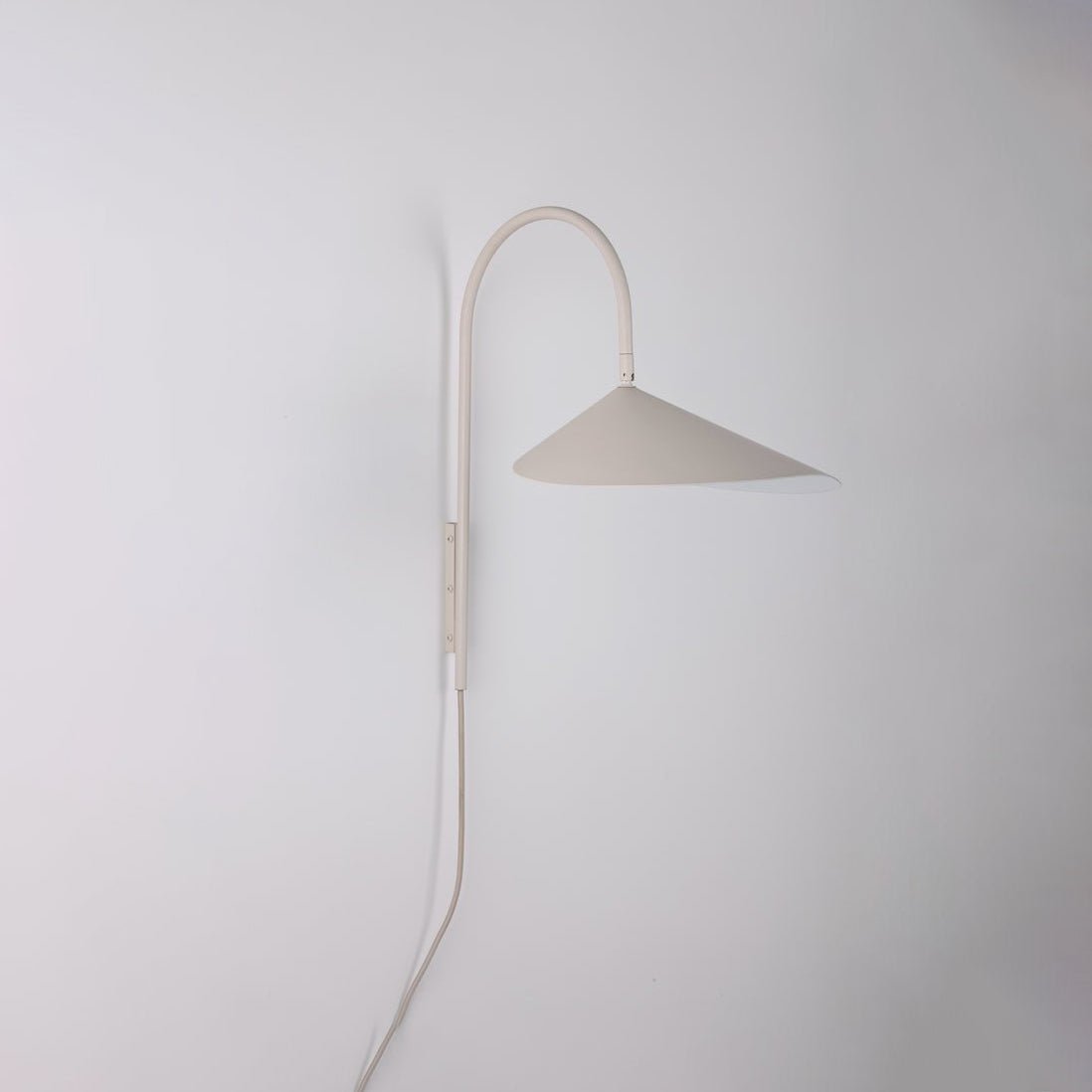 Alocasia Arc Plug-in Wall Lamp