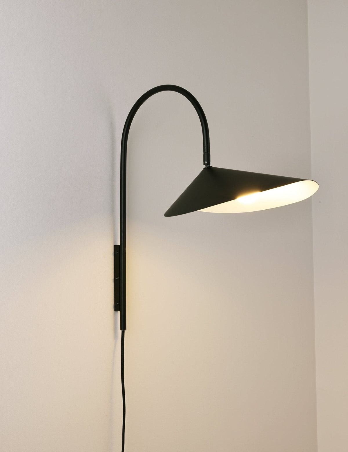Alocasia Arc Plug-in Wall Lamp