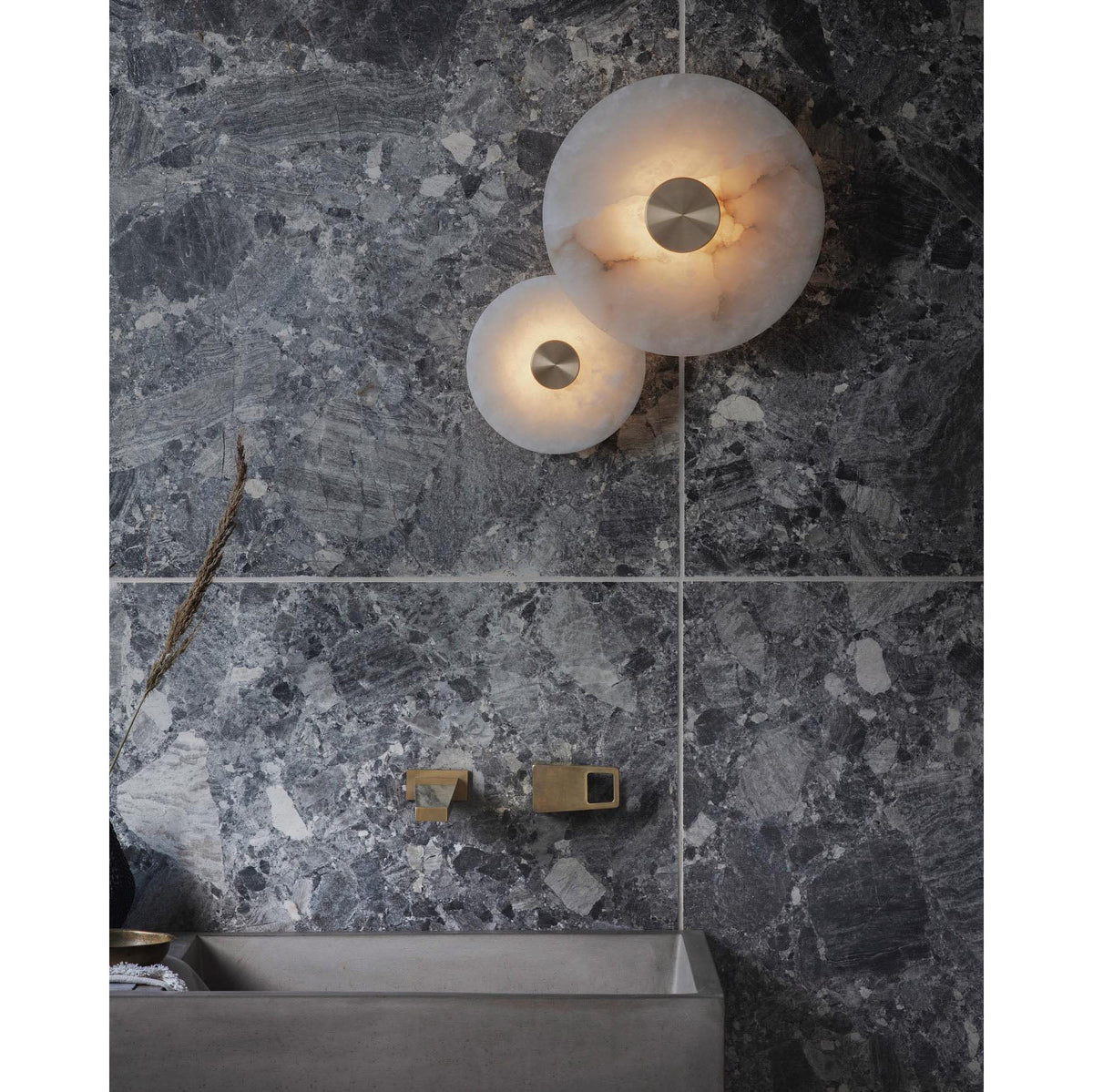 Ildvuvyu Alabaster Wall Lamp-Relic Pieces