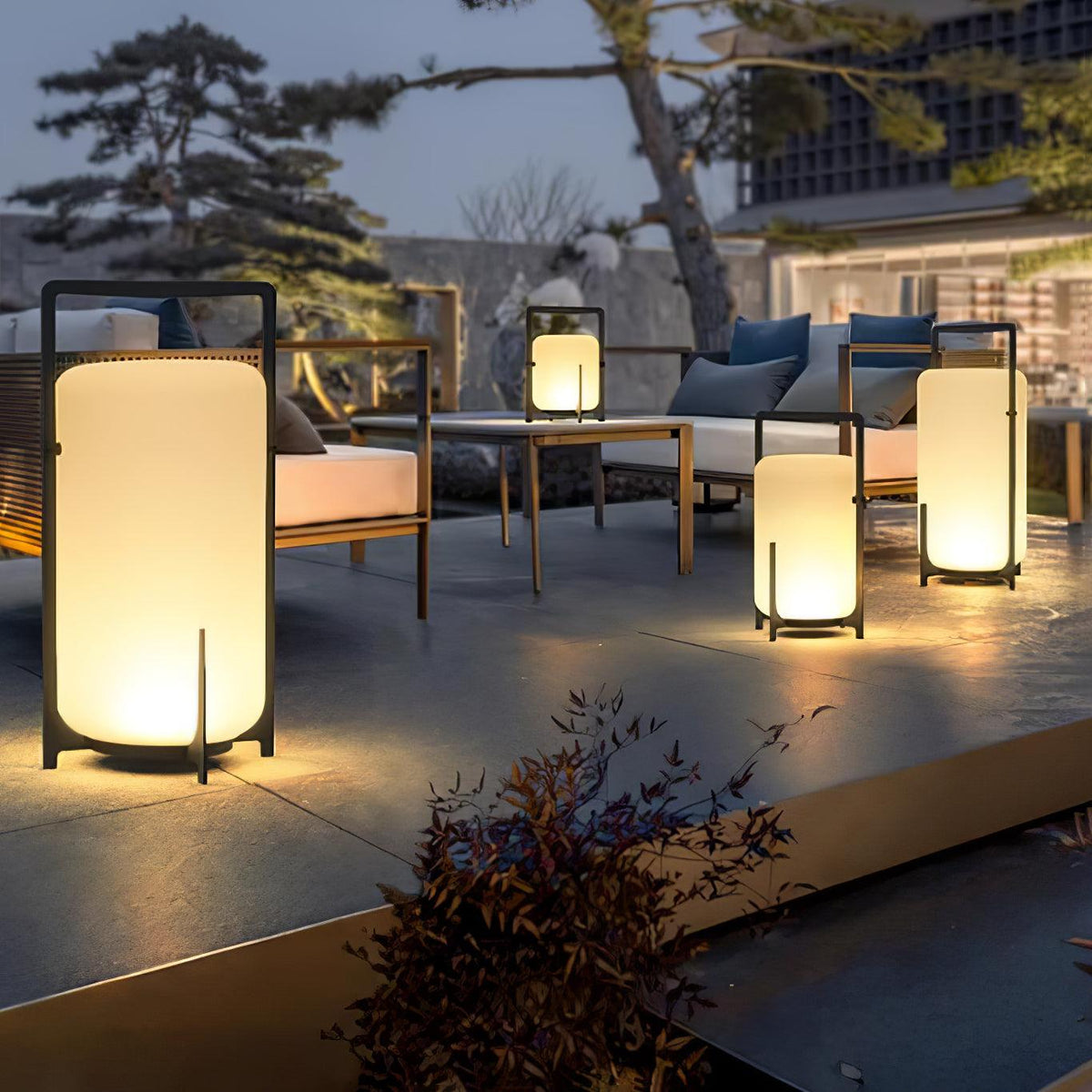 Calderis Black Twilight Lantern Table Lamp