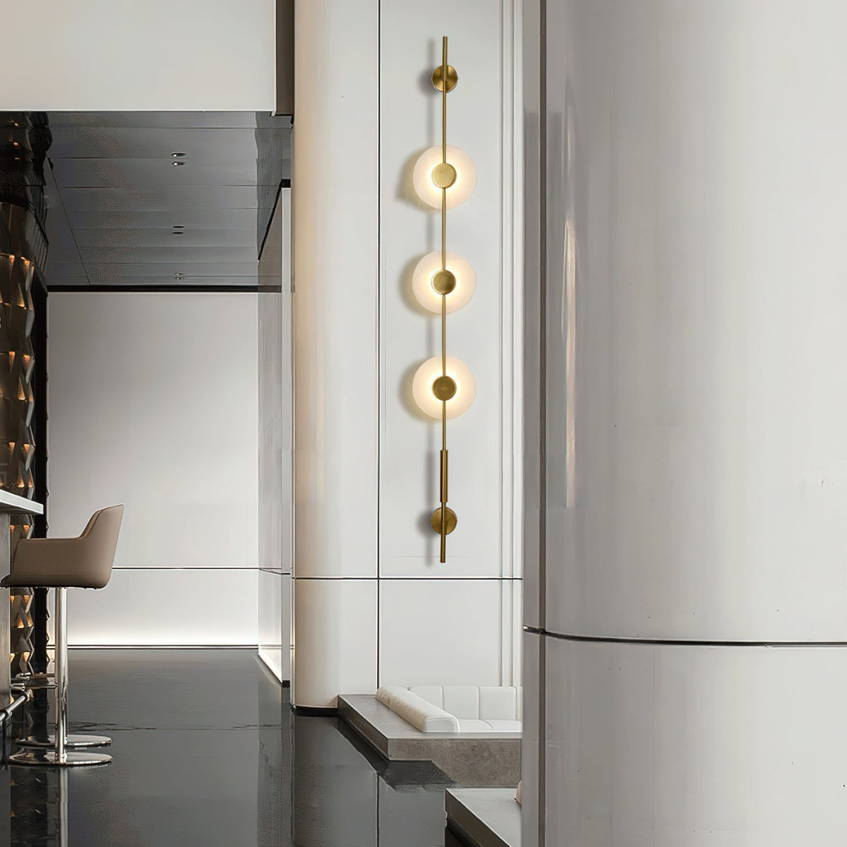 Nivaraya Vertical Alabaster Wall Lamp