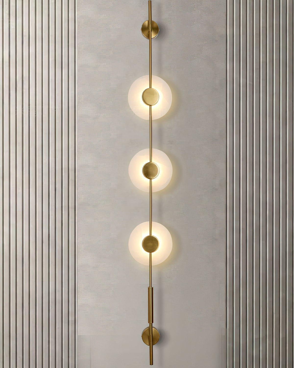 Nivaraya Vertical Alabaster Wall Lamp