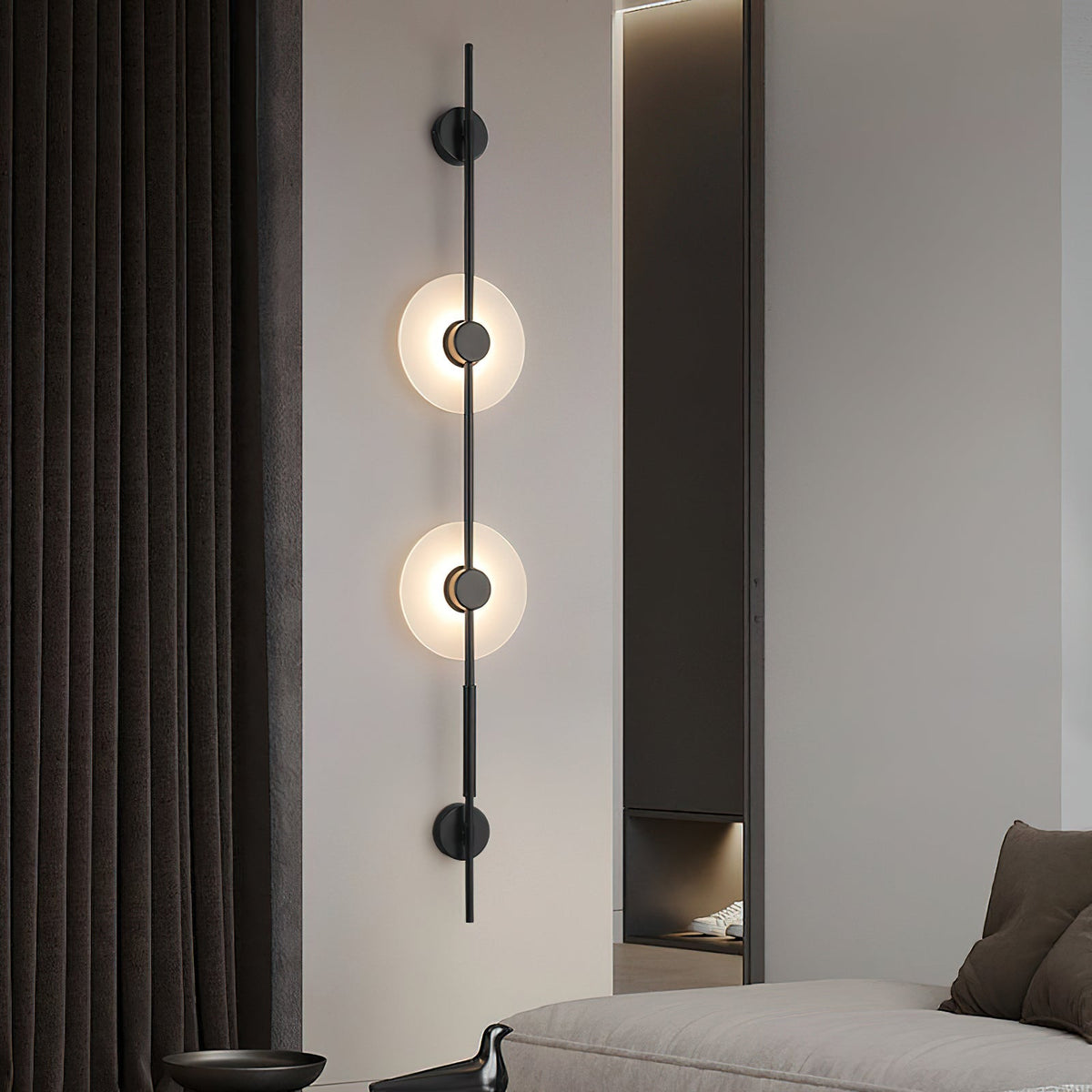 Nivaraya Vertical Alabaster Wall Lamp
