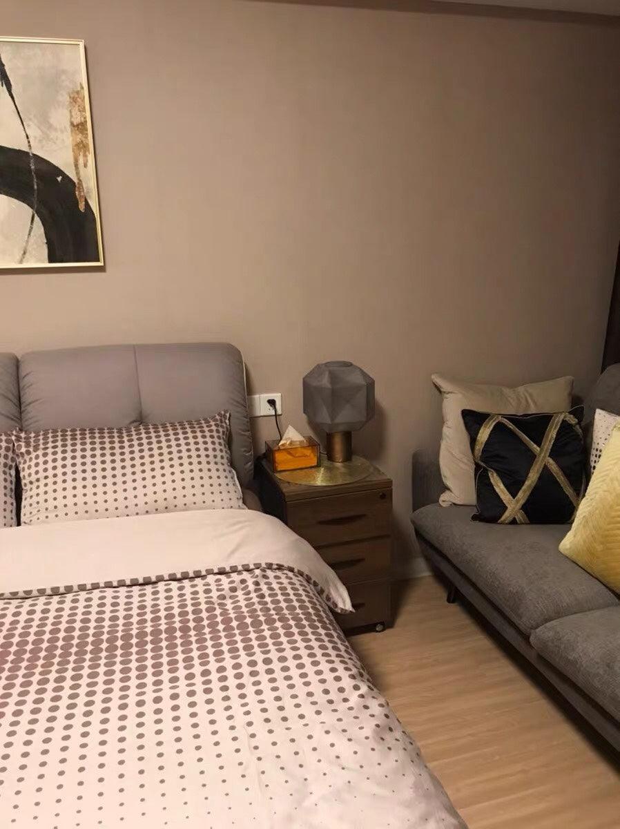 Veylin Table Lamp