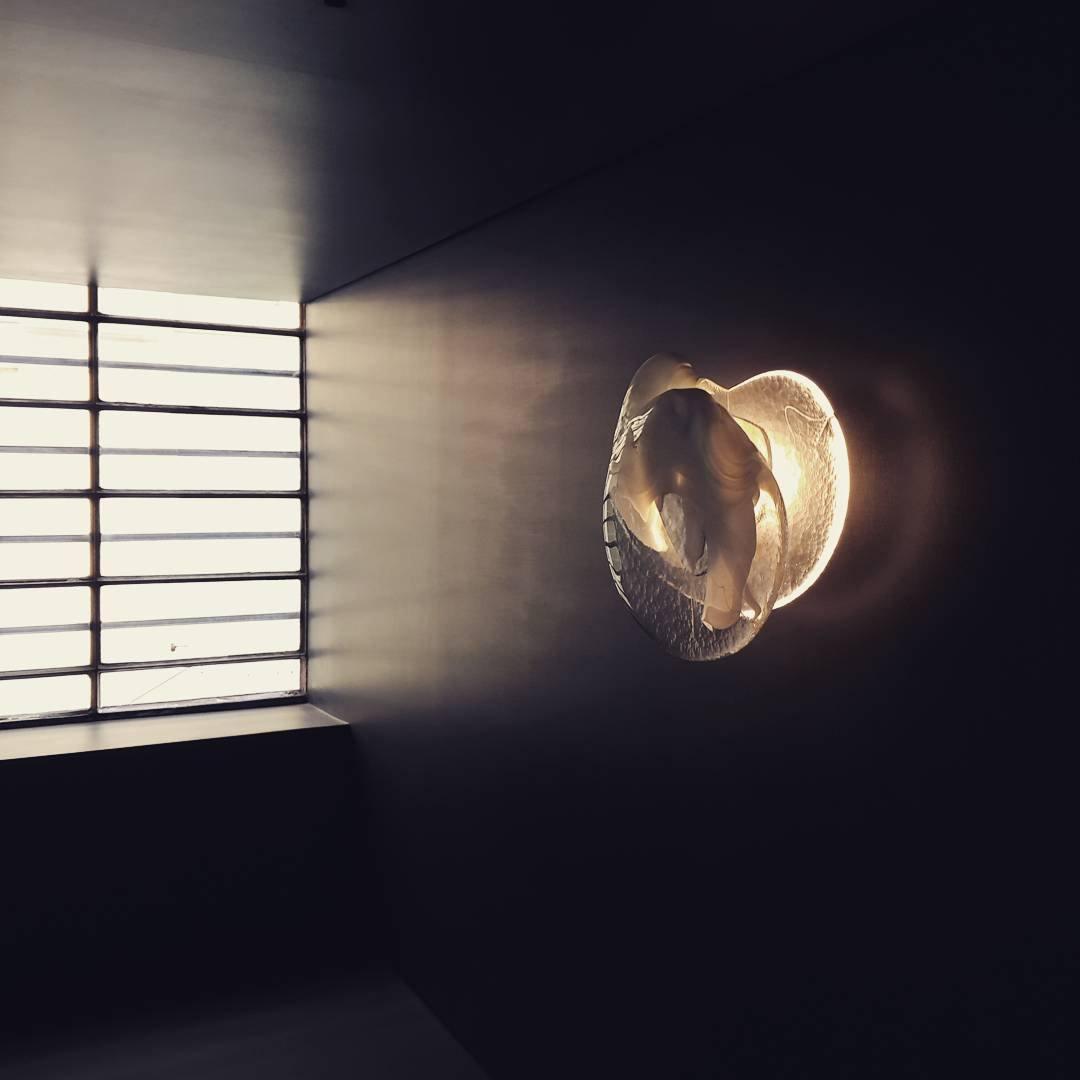 Wuvitos Artistic Black Glass Wall Lamp